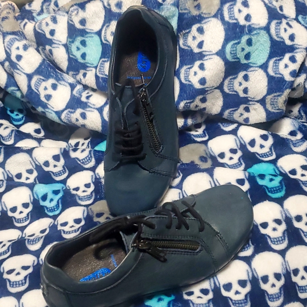 Athletic/casual shoes